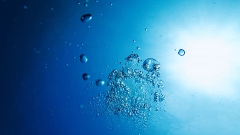 エコキュートから青い水が出る原因とは?リスクや対処法・汚れの落とし方まで解説!