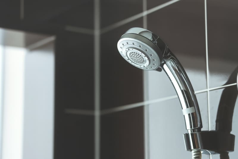 お湯が出ないトラブルの原因と対策｜給湯器＆配管のチェックポイント【冬に多い】