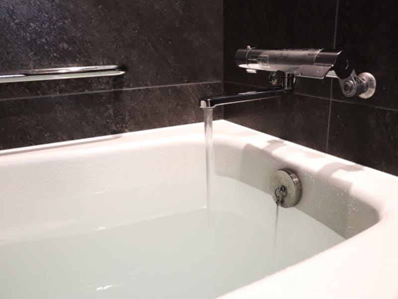 エコキュートのクレーン搬入時の注意点