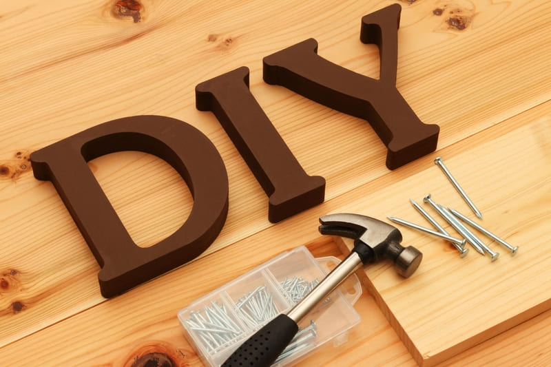 エコキュートの屋根はDIYでできる？判断のポイントと注意点