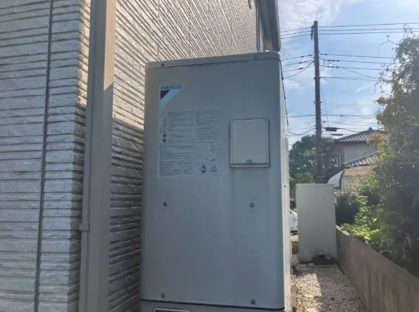 施工後:現地調査で確認したスペースに角型460L「EQN46ZFV」を設置